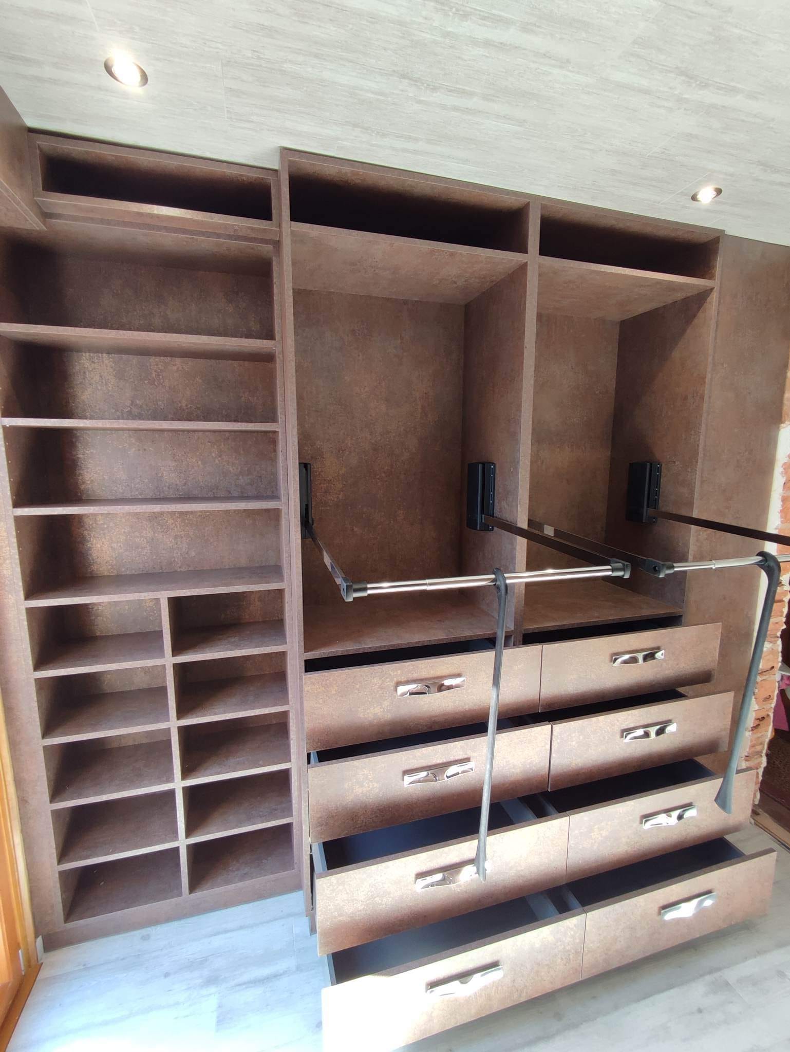 321959480_1267161980498439_3286327459376205029_N | Menuiserie d'Ys Rénovation complète d’une chambre transformée en dressing à Schweighouse-sur-Moder Wissembourg 18