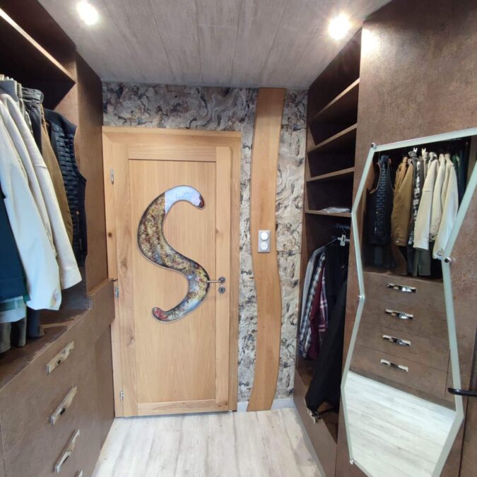 322141569_1880171055714917_9182674057877692330_N 675X675 | Menuiserie d'Ys Rénovation complète d’une chambre transformée en dressing à Schweighouse-sur-Moder Bischheim