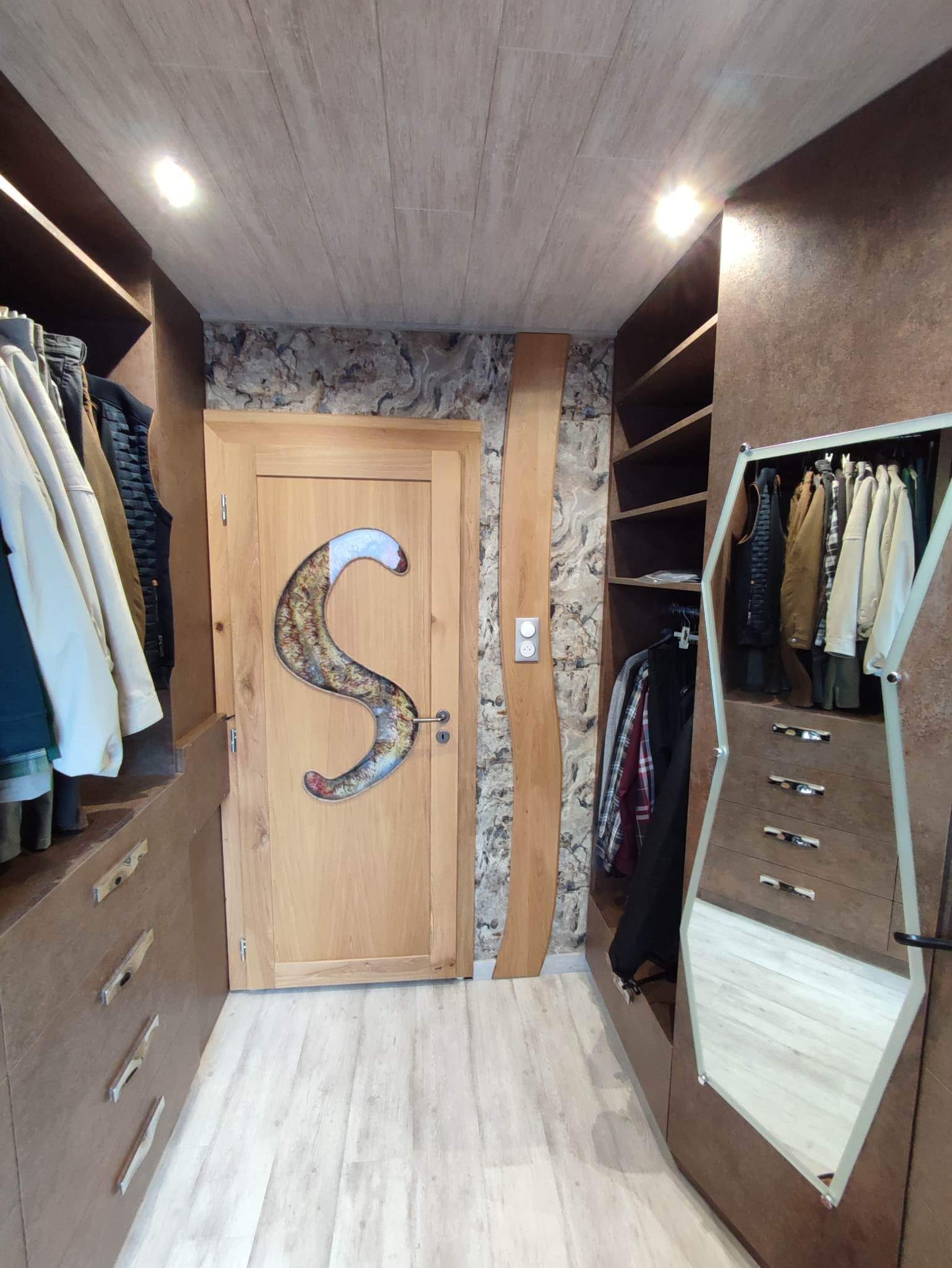 322141569_1880171055714917_9182674057877692330_N | Menuiserie d'Ys Rénovation complète d’une chambre transformée en dressing à Schweighouse-sur-Moder Saverne 25