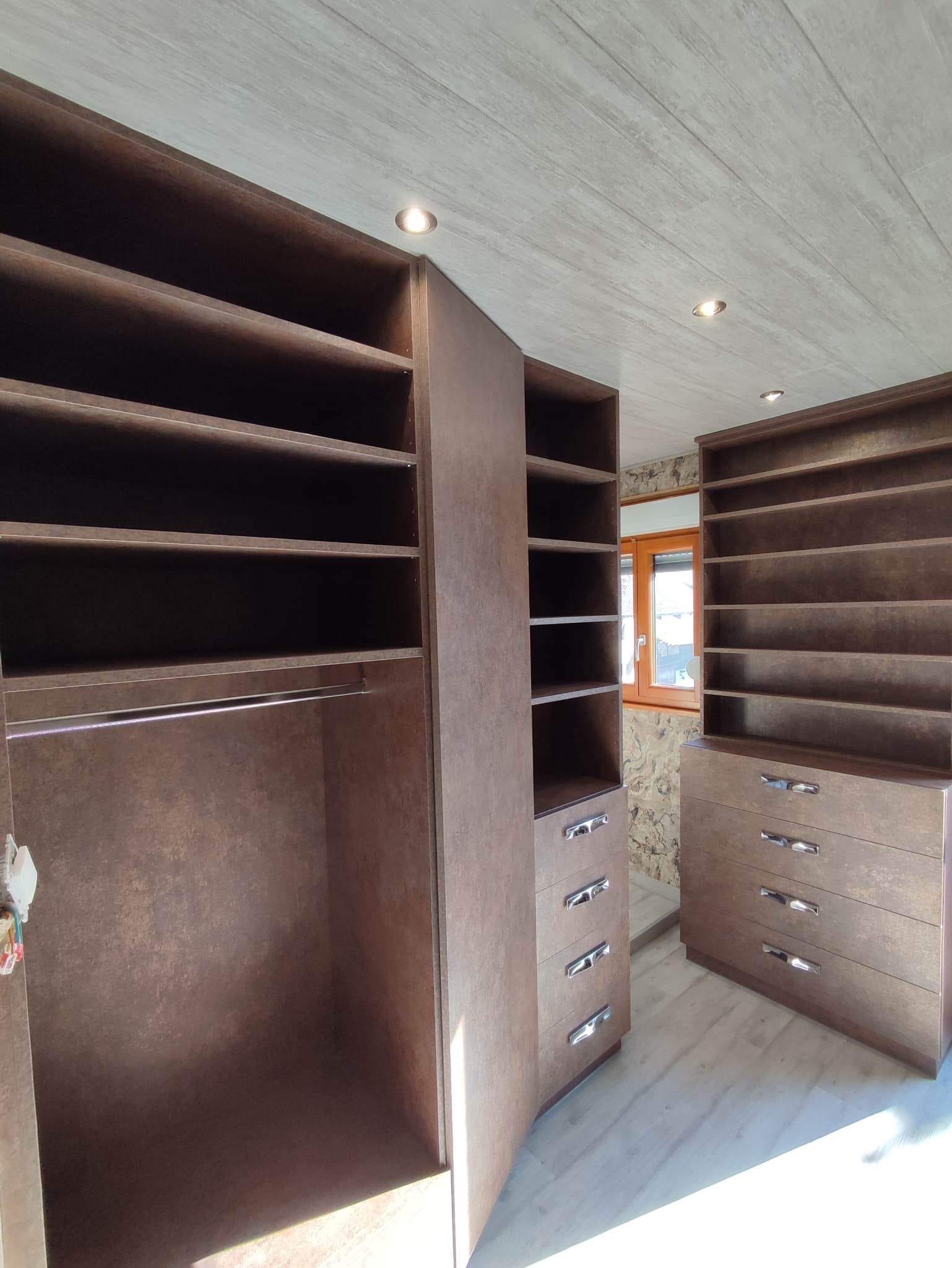 323428547_885421822882328_6502199793212921955_N | Menuiserie d'Ys Rénovation complète d’une chambre transformée en dressing à Schweighouse-sur-Moder Bischwiller 10